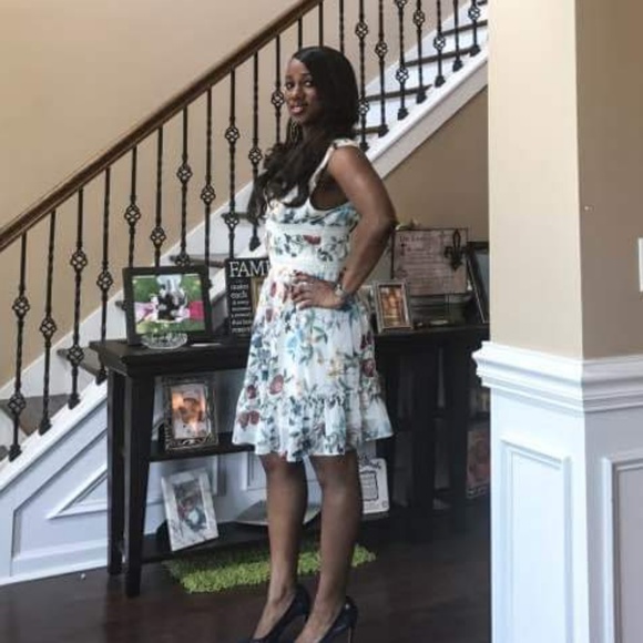 Beautiful Spring Dress - Picture 2 of 4